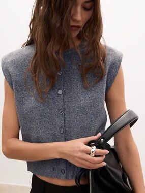 Stradivarius Gray Knit women’s sleeveless Sweater